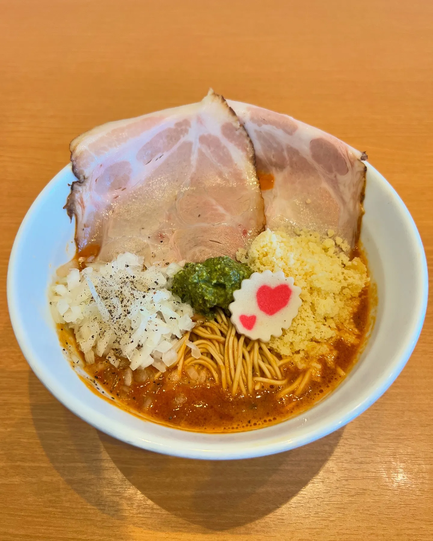 明日から限定トマト豚骨ラーメン始めます🍅🍜