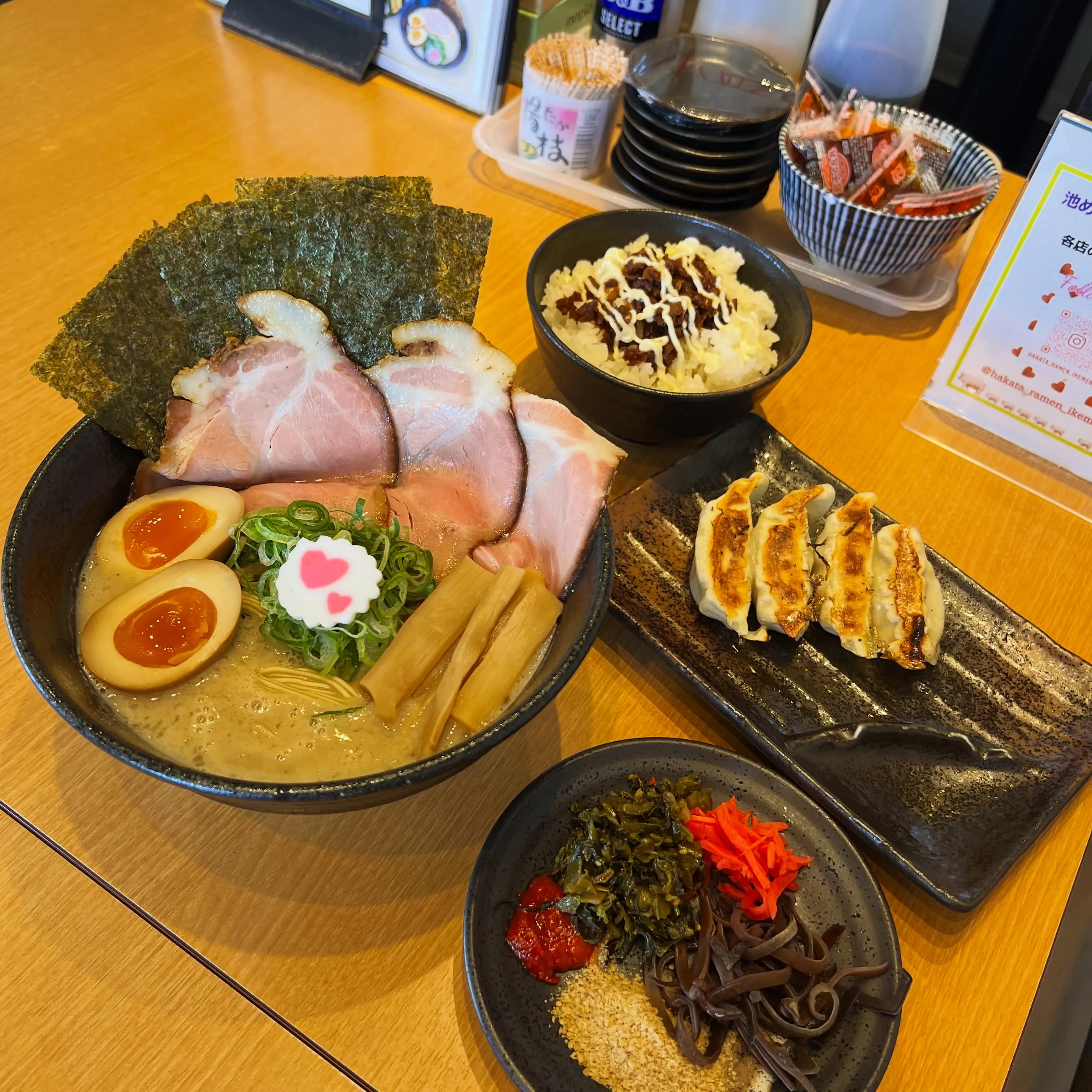 【特製濃厚豚骨ラーメン】