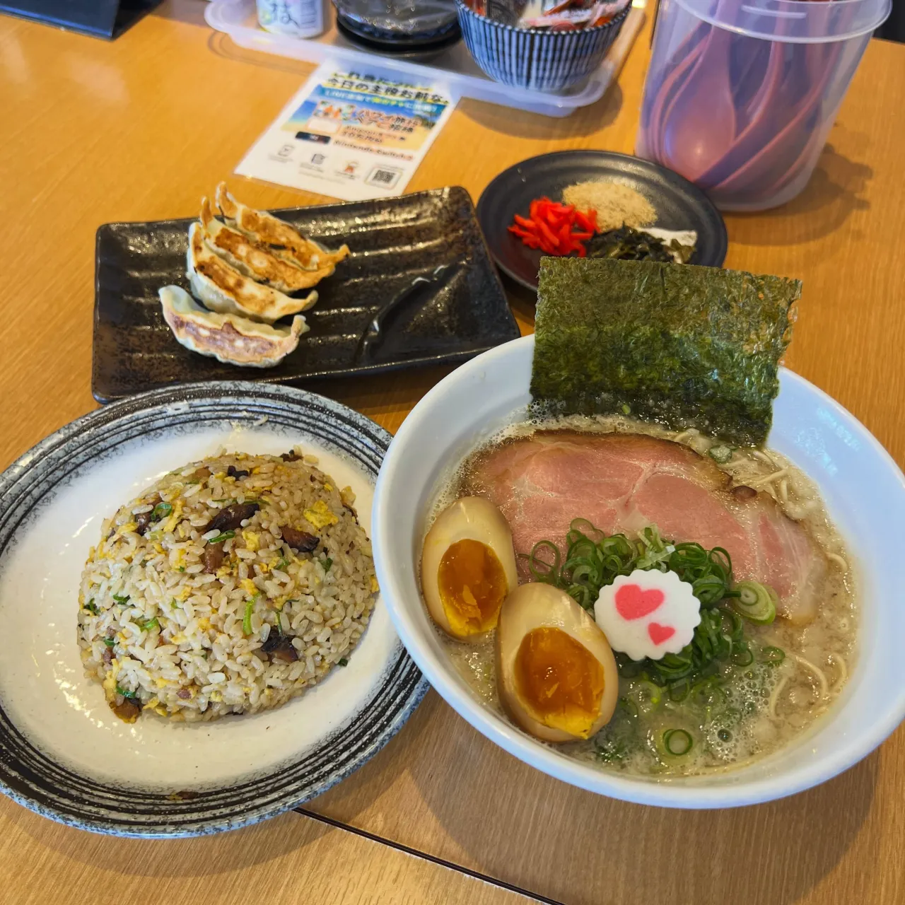 【味玉背脂豚骨ラーメン】