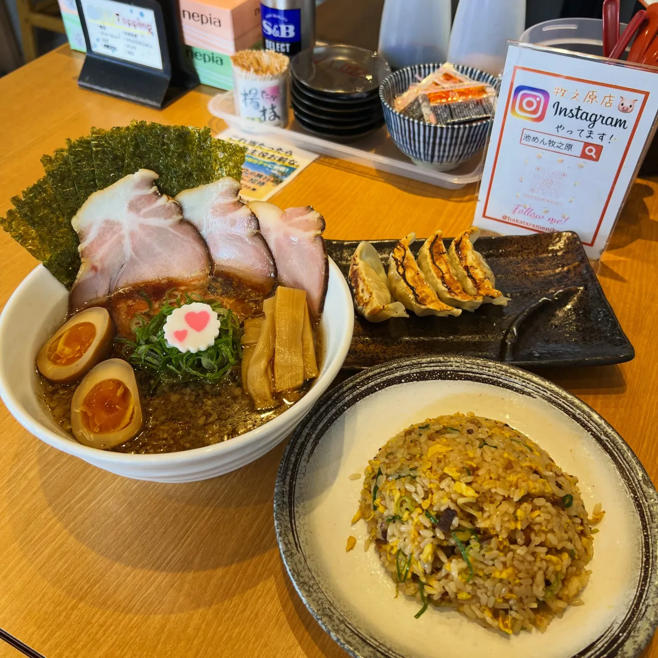 【特製濃厚豚骨ラーメン】