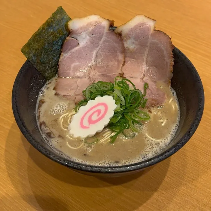 コクと風味香る！黒豚骨ラーメン！