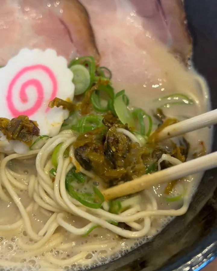 豚骨ラーメンと相性抜群の激辛高菜🍜